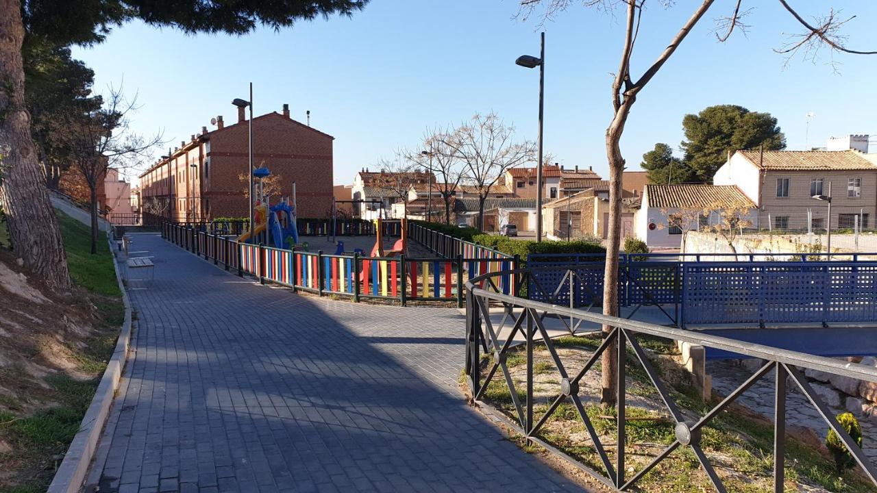 El Llano I, Parada En El Destino La Puebla De Alfinden Buitenkant foto